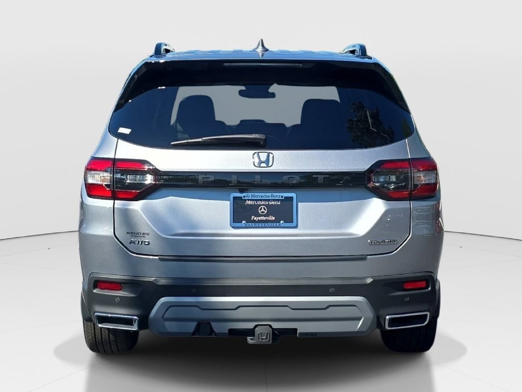 Used 2025 Honda Pilot Touring image 7