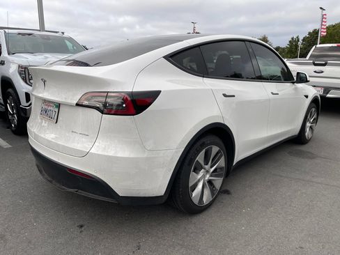 Used 2021 Tesla Model Y Long Range AWD/4WD image 2