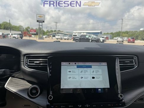 Used 2023 Jeep Wagoneer L Series III w/ Premium Group I image 16