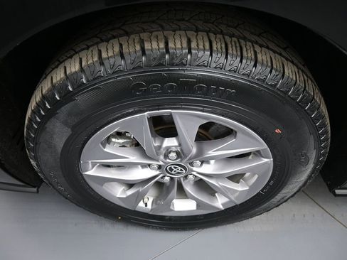 Certified 2025 Toyota Sienna LE image 14