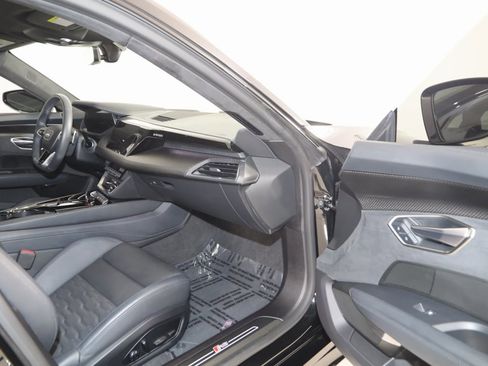 Used 2024 Audi RS e-tron GT w/ Carbon Performance Package image 84