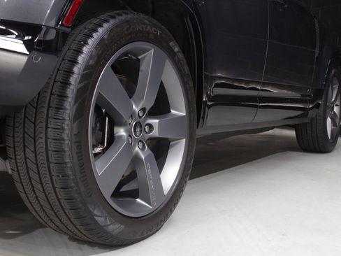 Used 2025 Land Rover Defender 110 V8 image 22