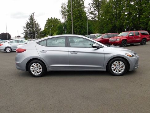 Used 2017 Hyundai Elantra SE FWD image 17