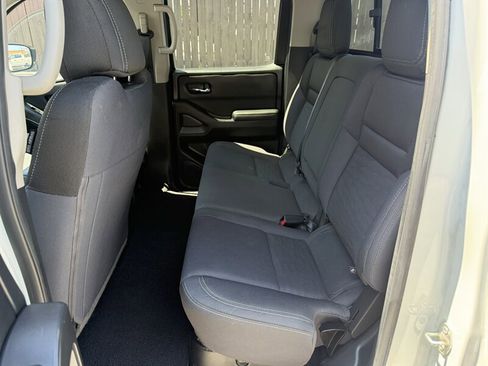 Used 2023 Nissan Frontier SV AWD/4WD image 7