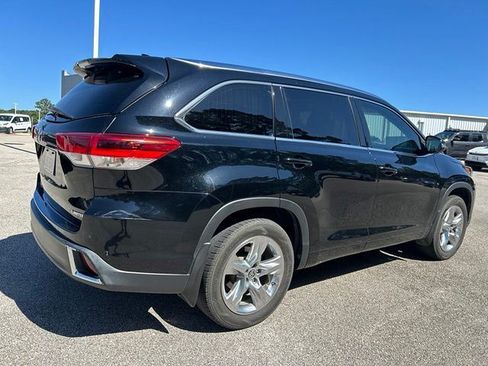 Used 2019 Toyota Highlander Limited FWD image 2
