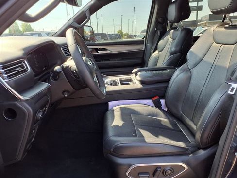 Used 2023 Jeep Wagoneer Series II AWD/4WD image 23