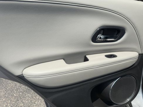Used 2017 Honda HR-V EX-L image 25