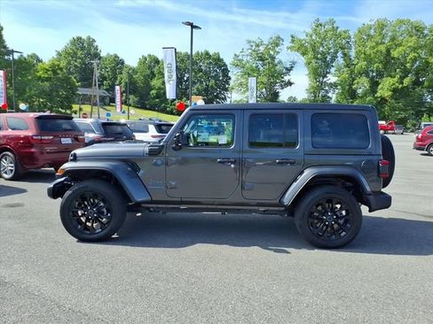 Used 2025 Jeep Wrangler Unlimited Sahara w/ Safety Group AWD/4WD image 10
