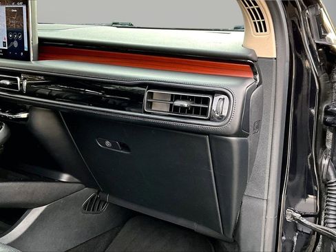 Used 2022 Lincoln Nautilus Reserve image 21