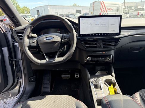 Used 2023 Ford Escape ST-Line w/ Tech Pack #1 AWD/4WD image 2