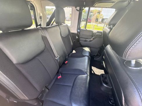 Used 2017 Jeep Wrangler Unlimited Sahara AWD/4WD image 21