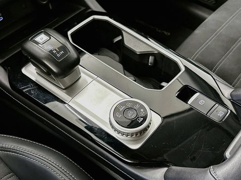 Used 2025 Mitsubishi Outlander AWD image 25