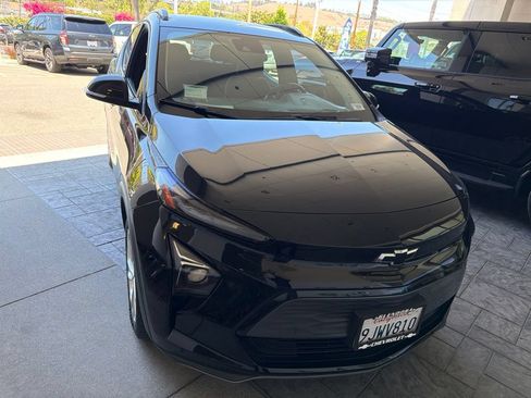Used 2023 Chevrolet Bolt EUV LT w/ Comfort Package FWD image 8
