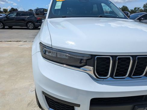 Used 2022 Jeep Grand Cherokee L Laredo w/ Luxury Tech Group I AWD/4WD image 11