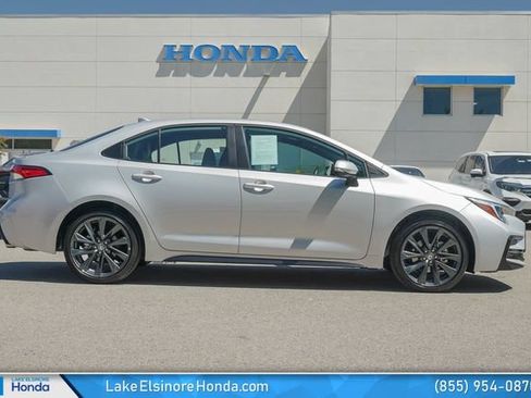 Used 2026 Toyota Corolla SE FWD image 6