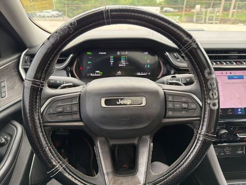 Used 2022 Jeep Grand Cherokee Limited 4xe image 14