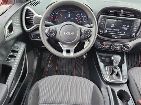 Used 2022 Kia Soul LX image 7