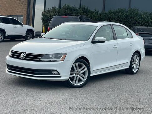 Used 2017 Volkswagen Jetta SEL image 1