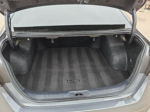 Used 2025 Nissan Altima 2.5 SV FWD image 6