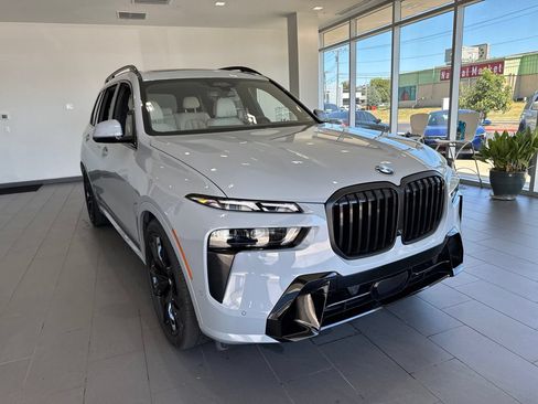 Used 2024 BMW X7 xDrive40i w/ M Sport Package AWD/4WD image 2