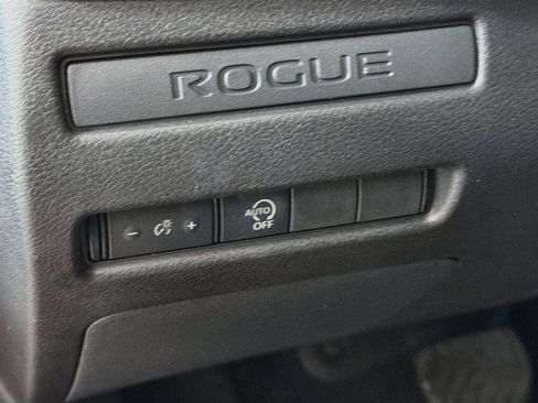 Used 2023 Nissan Rogue S FWD image 17