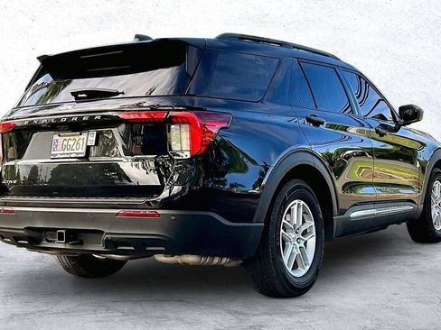 Used 2025 Ford Explorer Active RWD image 2