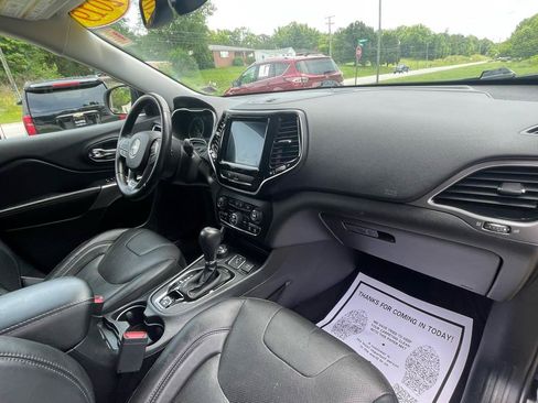 Used 2019 Jeep Cherokee Limited AWD/4WD image 26