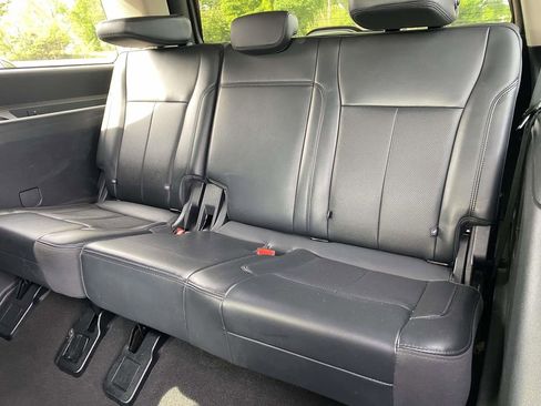 Used 2024 Ford Expedition XLT image 13