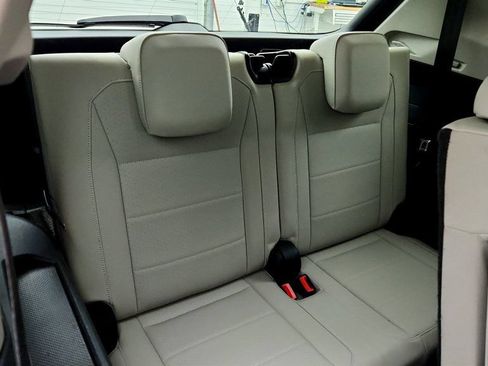 Used 2018 Volkswagen Tiguan SEL FWD image 23