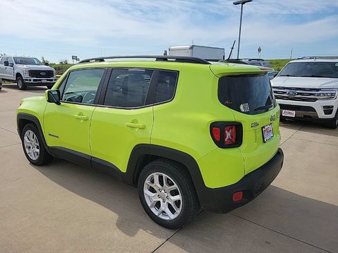 Used 2017 Jeep Renegade Latitude w/ Popular Equipment Group FWD image 5