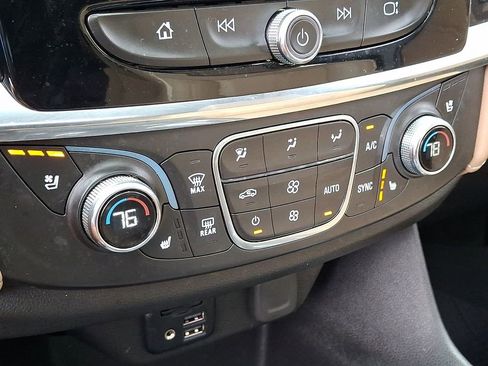 Used 2023 Chevrolet Traverse Premier image 17