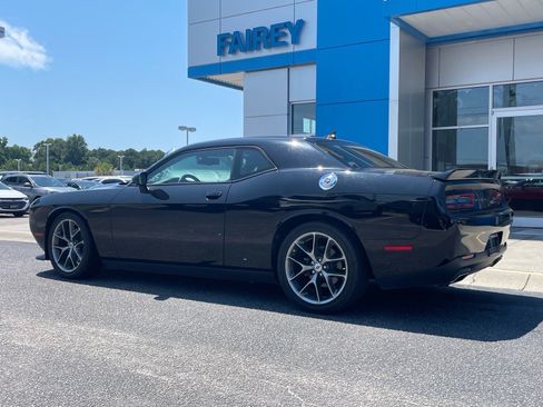 Used 2022 Dodge Challenger GT RWD image 3