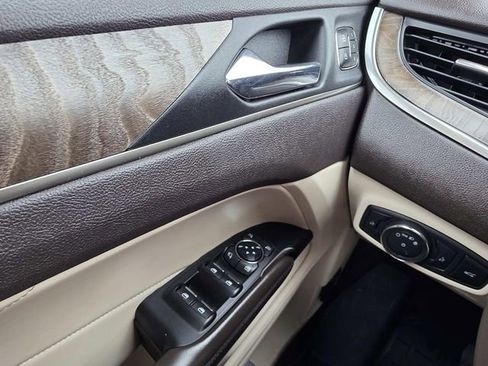 Used 2019 Lincoln MKC Reserve image 16