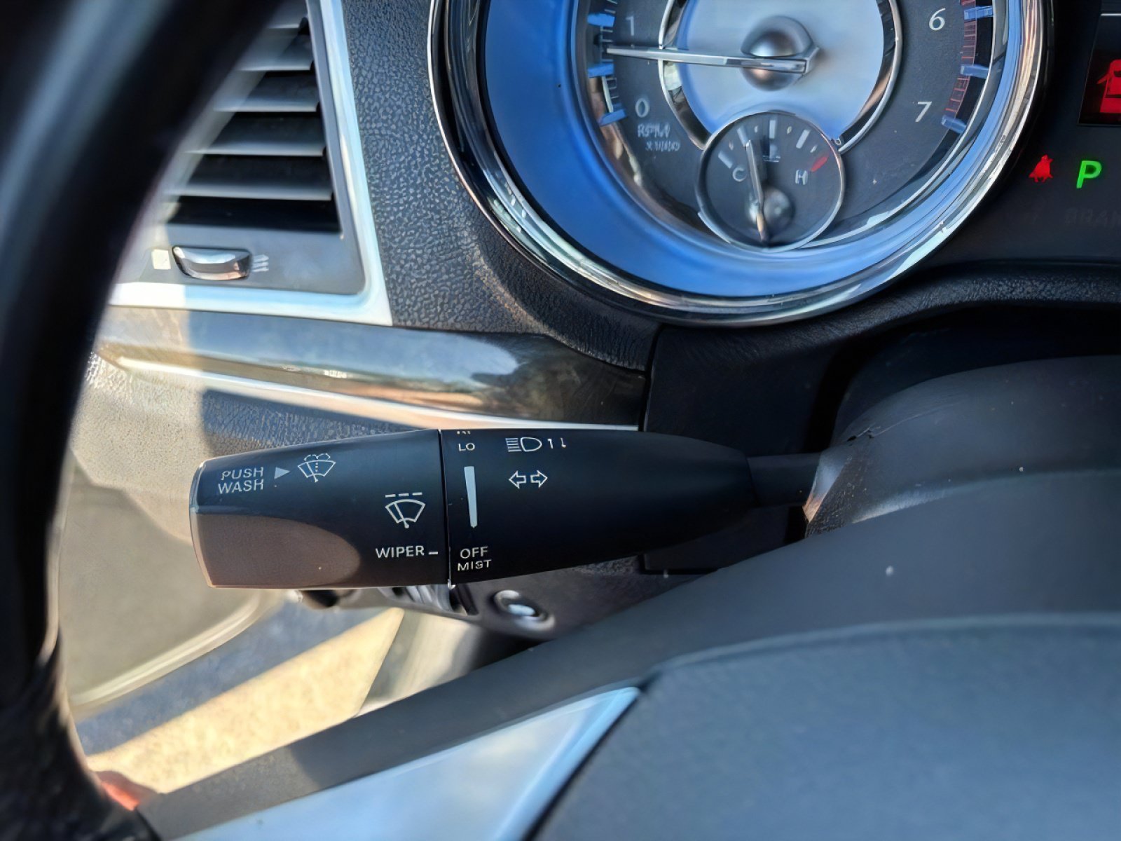 Used 2011 Chrysler 300 C RWD image 22