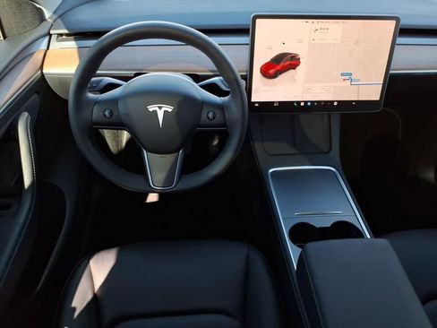 Used 2023 Tesla Model Y Long Range image 33