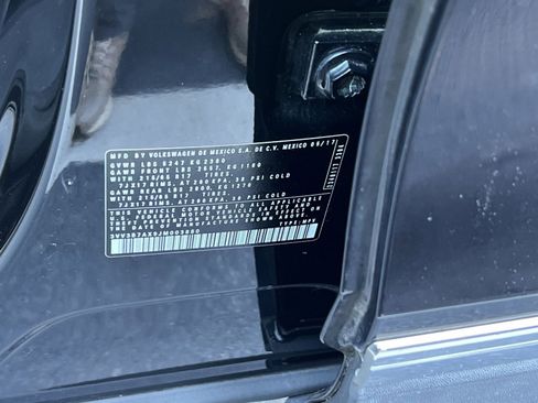 Used 2018 Volkswagen Tiguan SE image 32