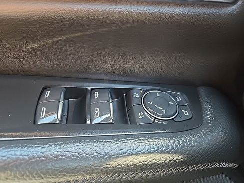 Used 2025 GMC Yukon XL Denali AWD/4WD image 24