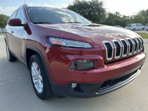 Used 2017 Jeep Cherokee Latitude w/ Safety/Convenience Group AWD/4WD image 4