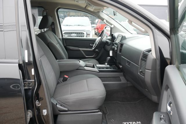 Used 2015 Nissan Titan SV w/ SV Value Truck Package AWD/4WD image 27