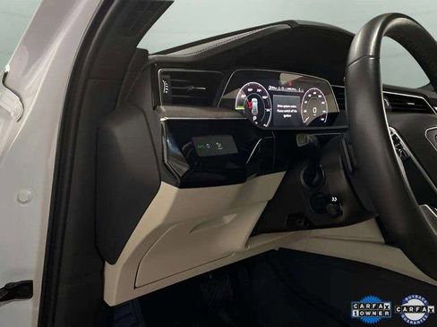 Used 2024 Audi Q8 e-tron Premium image 27