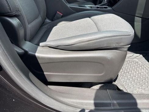 Used 2023 Buick Encore GX Select w/ Sport Touring Package FWD image 30