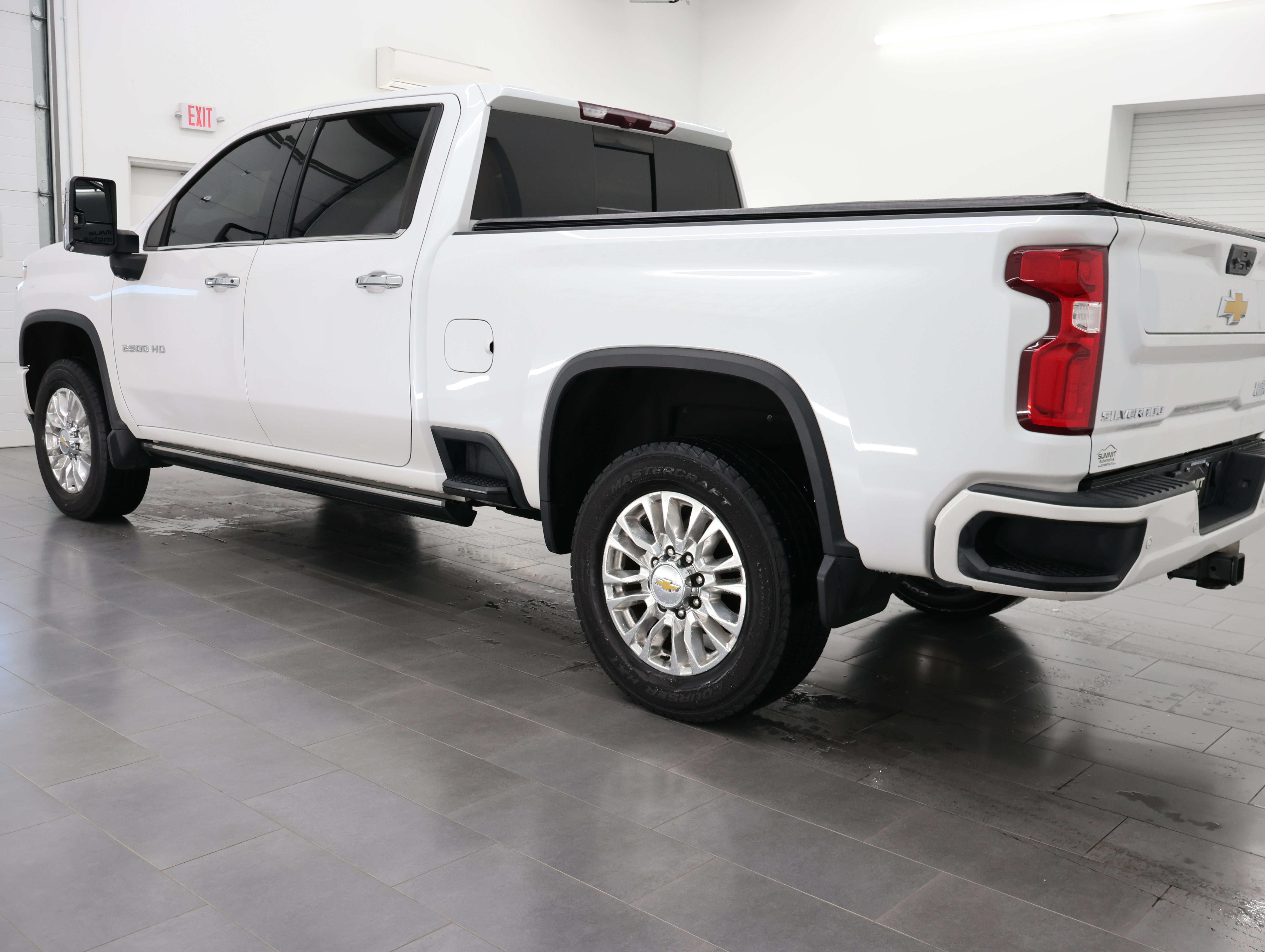 Used 2022 Chevrolet Silverado 2500 High Country w/ Safety Package II AWD/4WD image 6