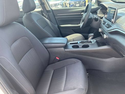Used 2025 Nissan Altima 2.5 SV FWD image 36