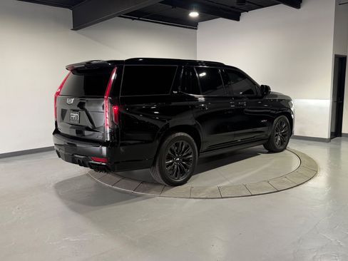 Used 2023 Cadillac Escalade V w/ LPO, ONYX Package AWD/4WD image 10