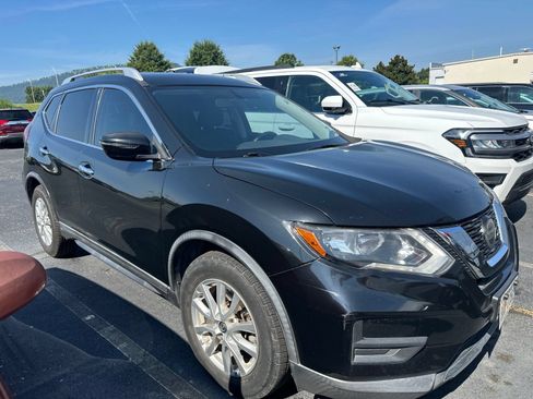 Used 2018 Nissan Rogue SV FWD image 3