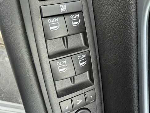 New 2026 Chrysler Pacifica Limited image 12