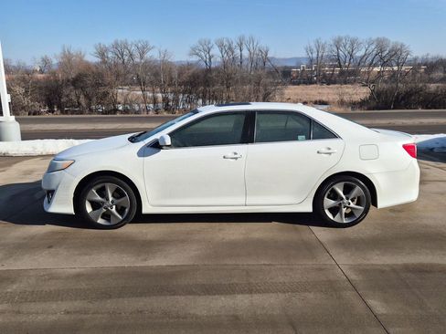 Used 2012 Toyota Camry SE image 7