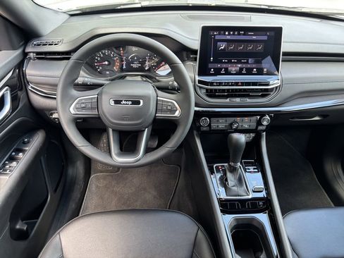 New 2026 Jeep Compass Latitude image 10