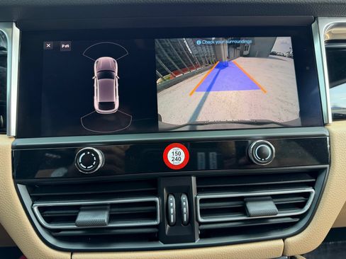 Certified 2022 Porsche Macan S AWD/4WD image 28
