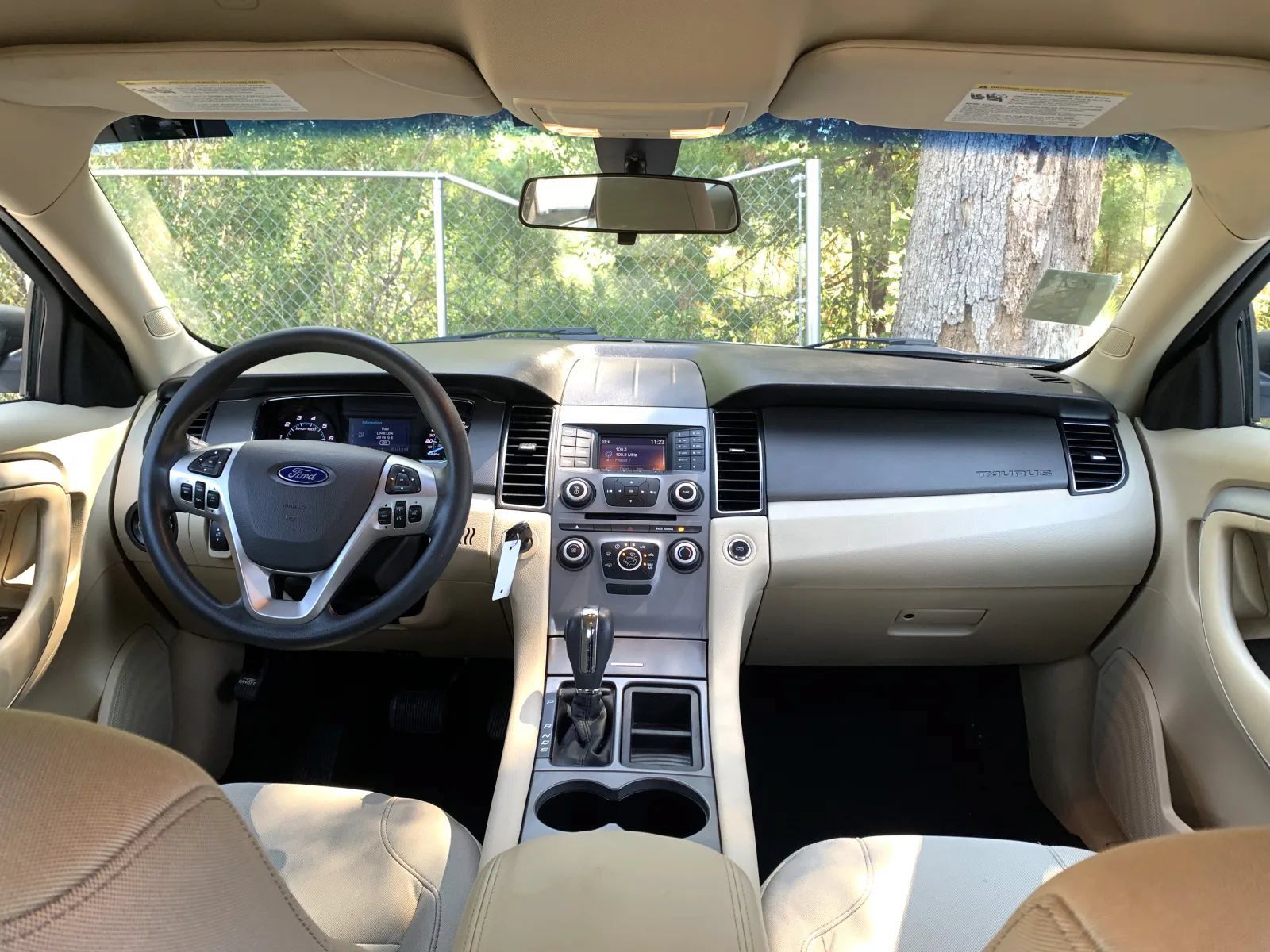 Used 2019 Ford Taurus SE FWD image 10